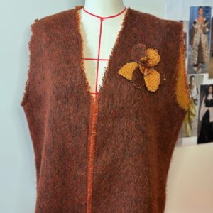 Débardeur/gilet "Cocon" avec broche